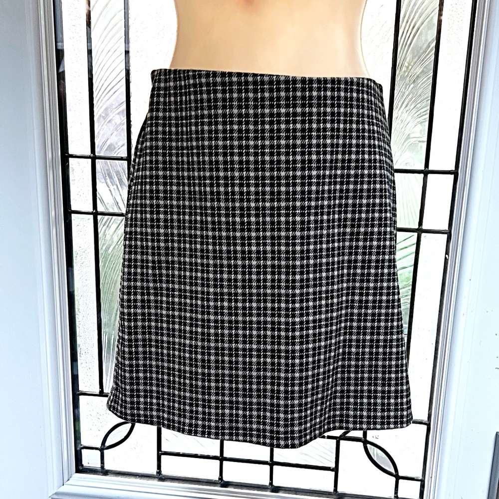 DIVIDEND- Short Pull-up Skirt